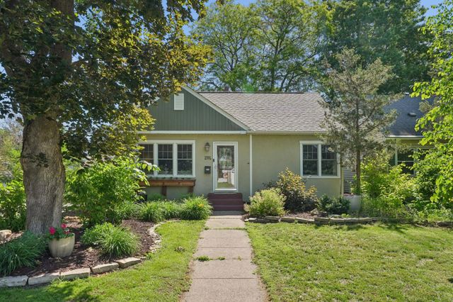 1576 Grotto Street N, Saint Paul, MN 55117