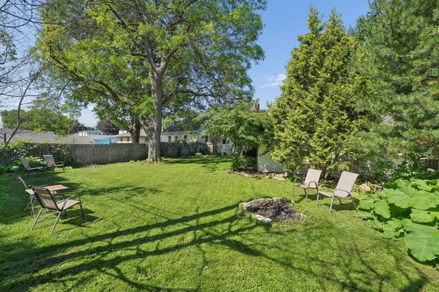 1576 Grotto Street N, Saint Paul, MN 55117