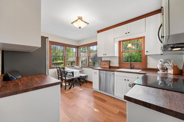 1576 Grotto Street N, Saint Paul, MN 55117