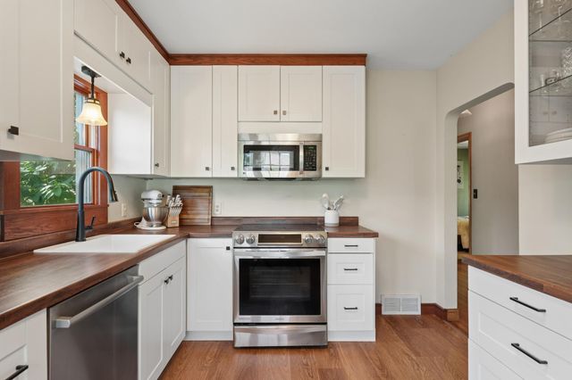 1576 Grotto Street N, Saint Paul, MN 55117