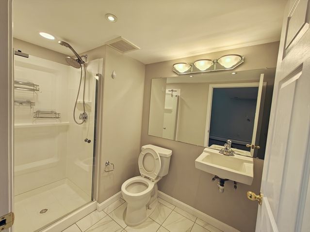 548 Worcester St, Natick, MA 01760