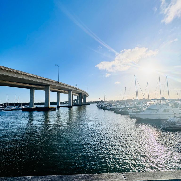 Image 15 of property listing at 33 Lockwood Drive I-7, Charleston, SC 29401