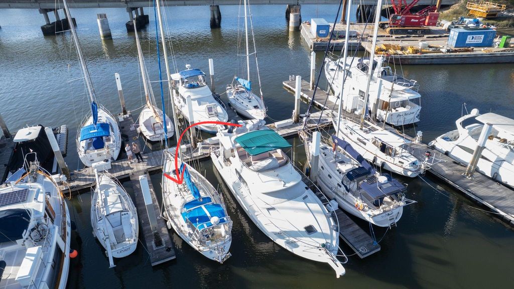 Image 9 of property listing at 33 Lockwood Drive I-7, Charleston, SC 29401