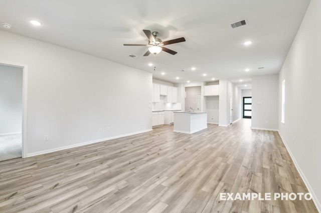 112 W Canopy Crossing Circle, Conroe, TX 77301