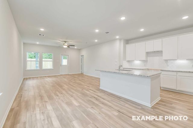 112 W Canopy Crossing Circle, Conroe, TX 77301