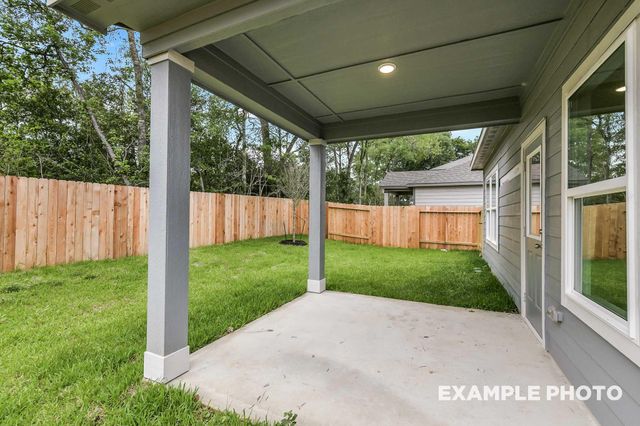 112 W Canopy Crossing Circle, Conroe, TX 77301