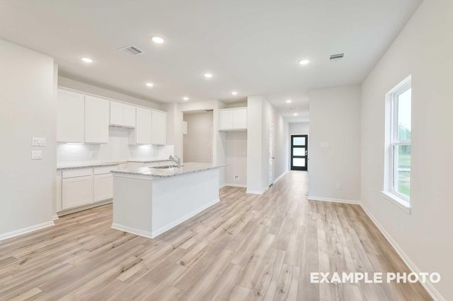 112 W Canopy Crossing Circle, Conroe, TX 77301