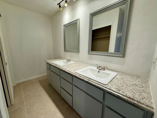 1720 Plaza De San Joaquin, Modesto, CA 95350