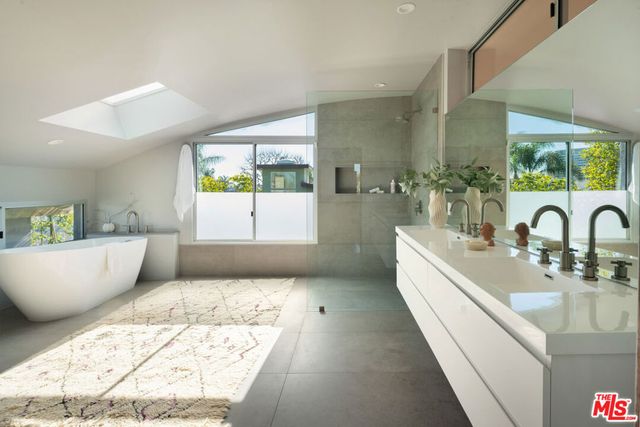 2324 Boone Avenue, Venice, CA 90291