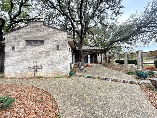 503 Oakland Hills Lane, Kerrville, TX 78028