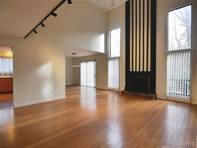 3652 Knollstone Drive, St Louis, MO 63135