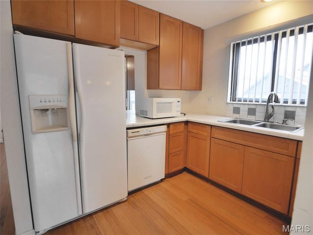 3652 Knollstone Drive, St Louis, MO 63135