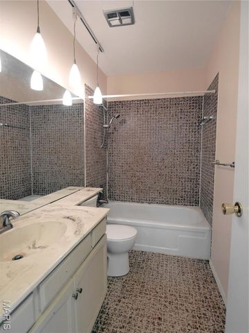 3652 Knollstone Drive, St Louis, MO 63135