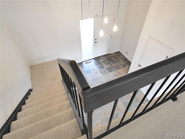 3652 Knollstone Drive, St Louis, MO 63135