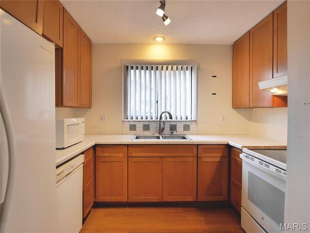 3652 Knollstone Drive, St Louis, MO 63135