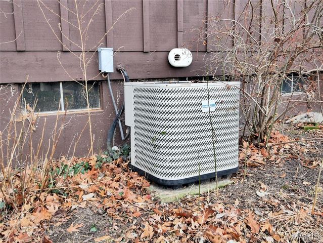 3652 Knollstone Drive, St Louis, MO 63135