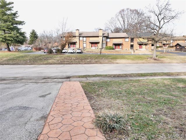 3652 Knollstone Drive, St Louis, MO 63135