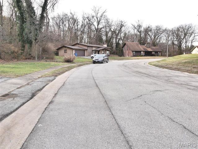 3652 Knollstone Drive, St Louis, MO 63135