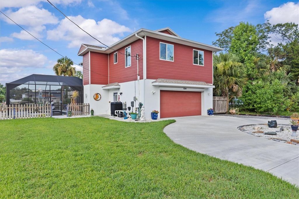 Image 6 of property listing at 6241 COLONY CIRCLE, Weeki Wachee, FL 34607