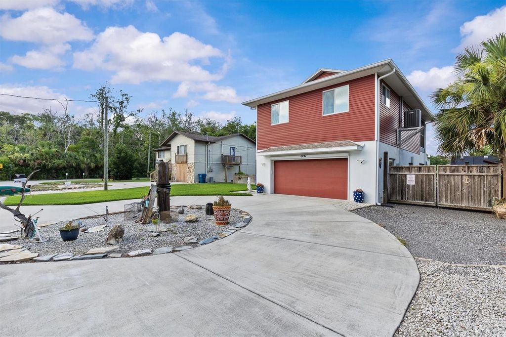 Image 7 of property listing at 6241 COLONY CIRCLE, Weeki Wachee, FL 34607