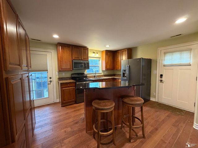 1009 N Lemen Street, Fenton, MI 48430