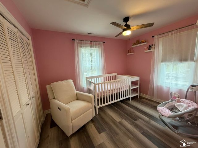 1009 N Lemen Street, Fenton, MI 48430