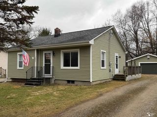 1009 N Lemen Street, Fenton, MI 48430