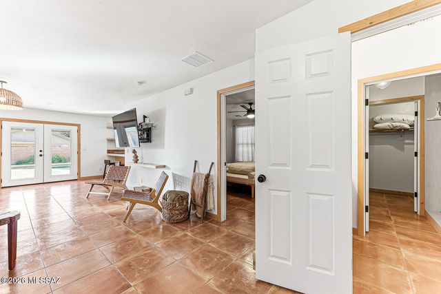 669 W Cholla Crest Drive, Green Valley, AZ 85614