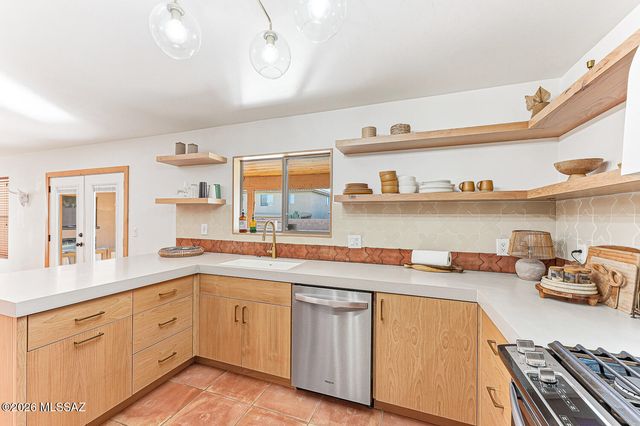 669 W Cholla Crest Drive, Green Valley, AZ 85614