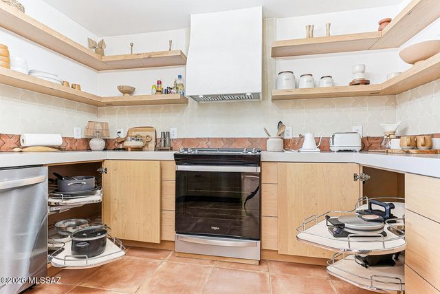 669 W Cholla Crest Drive, Green Valley, AZ 85614