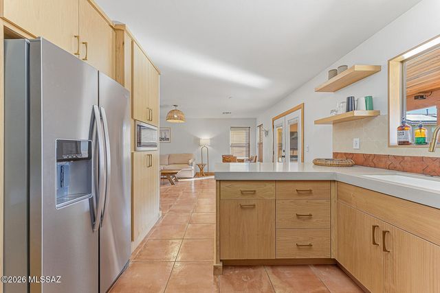 669 W Cholla Crest Drive, Green Valley, AZ 85614