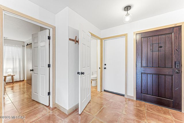 669 W Cholla Crest Drive, Green Valley, AZ 85614