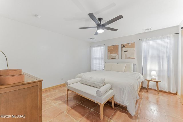 669 W Cholla Crest Drive, Green Valley, AZ 85614