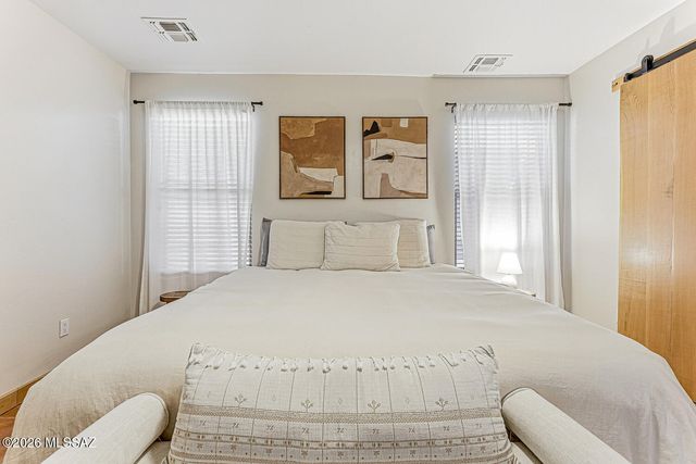 669 W Cholla Crest Drive, Green Valley, AZ 85614