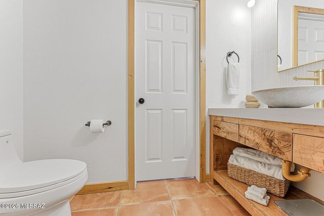 669 W Cholla Crest Drive, Green Valley, AZ 85614