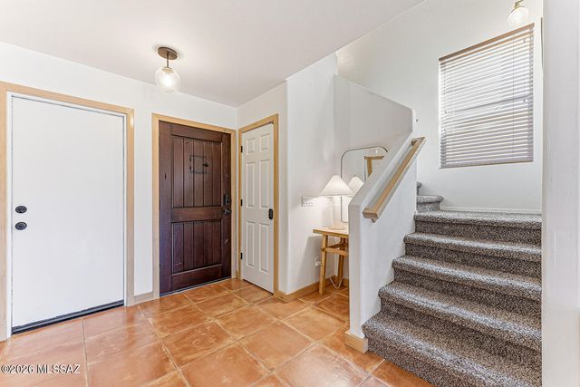 669 W Cholla Crest Drive, Green Valley, AZ 85614