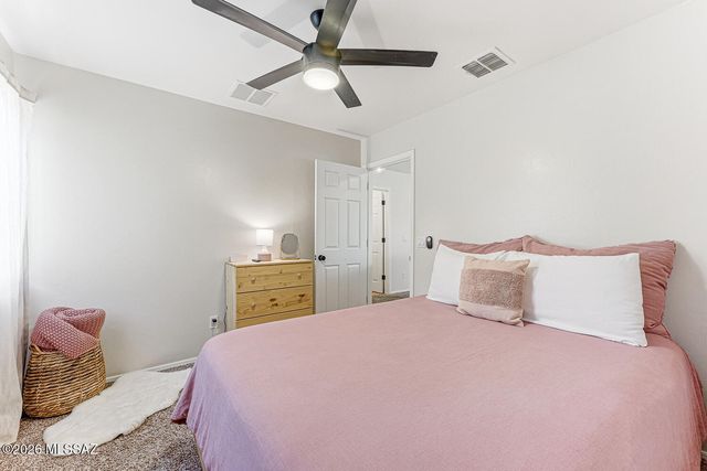 669 W Cholla Crest Drive, Green Valley, AZ 85614