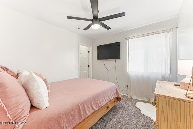 669 W Cholla Crest Drive, Green Valley, AZ 85614