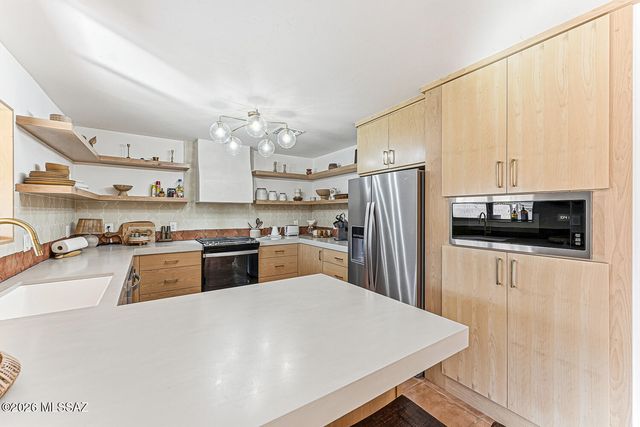 669 W Cholla Crest Drive, Green Valley, AZ 85614