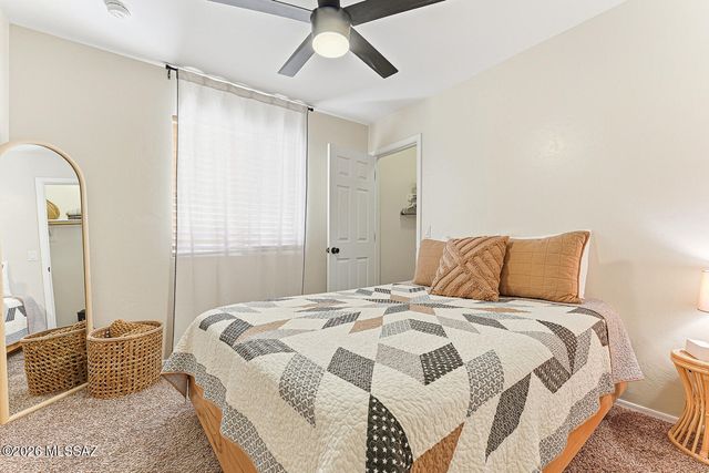 669 W Cholla Crest Drive, Green Valley, AZ 85614