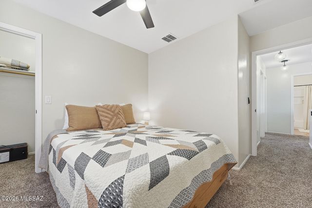 669 W Cholla Crest Drive, Green Valley, AZ 85614