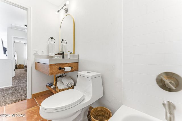 669 W Cholla Crest Drive, Green Valley, AZ 85614