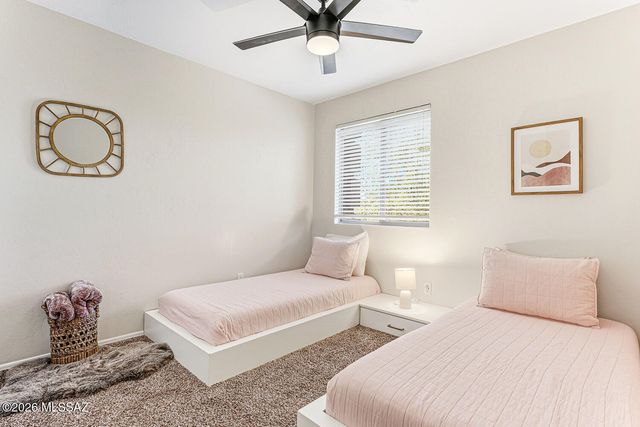 669 W Cholla Crest Drive, Green Valley, AZ 85614