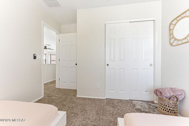 669 W Cholla Crest Drive, Green Valley, AZ 85614