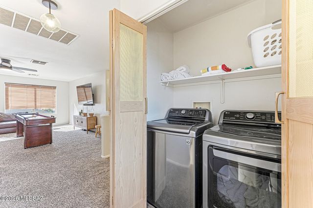 669 W Cholla Crest Drive, Green Valley, AZ 85614