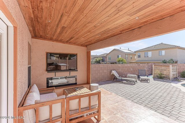 669 W Cholla Crest Drive, Green Valley, AZ 85614