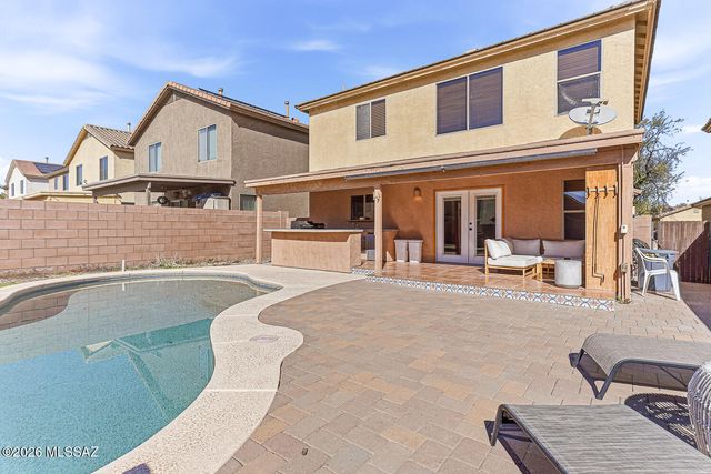 669 W Cholla Crest Drive, Green Valley, AZ 85614