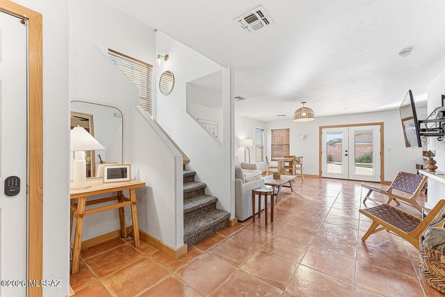 669 W Cholla Crest Drive, Green Valley, AZ 85614