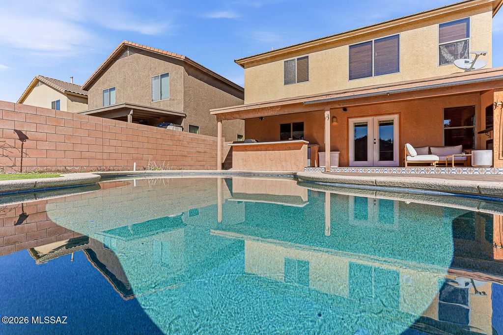 669 W Cholla Crest Drive, Green Valley, AZ 85614