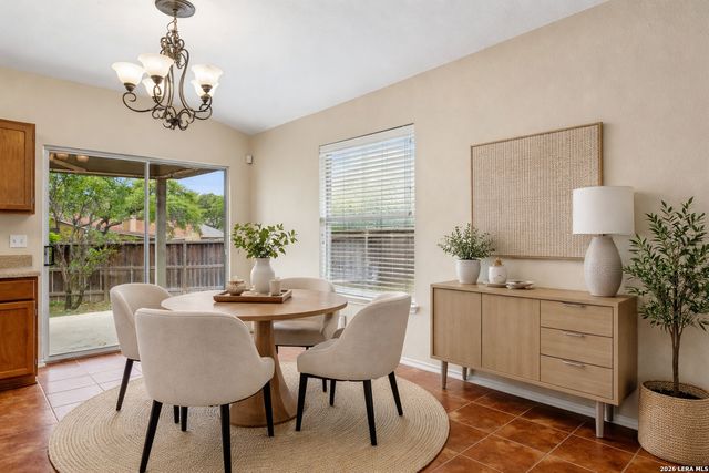 9302 Bartlett Fls, San Antonio, TX 78250